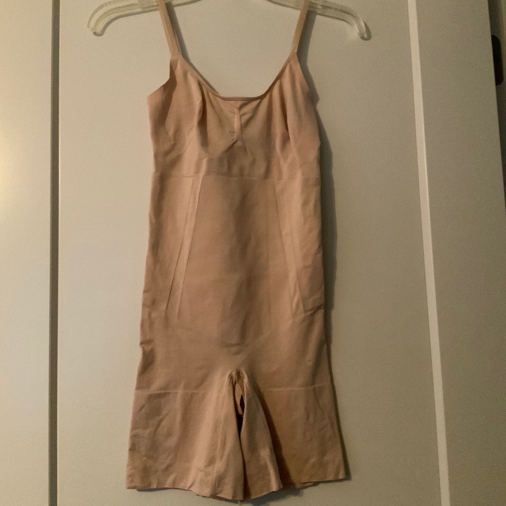 SPANX mid thigh bodysuit shape wear